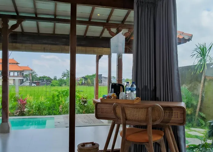 Rumah Tengah Sawah Bali Villa
